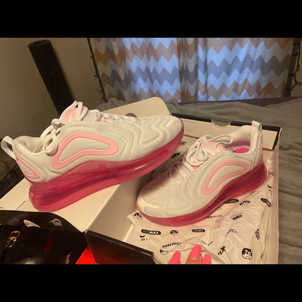 NEVER WORN BRAND NEW‼️ Women Air Max 720 8.5 👏🏼